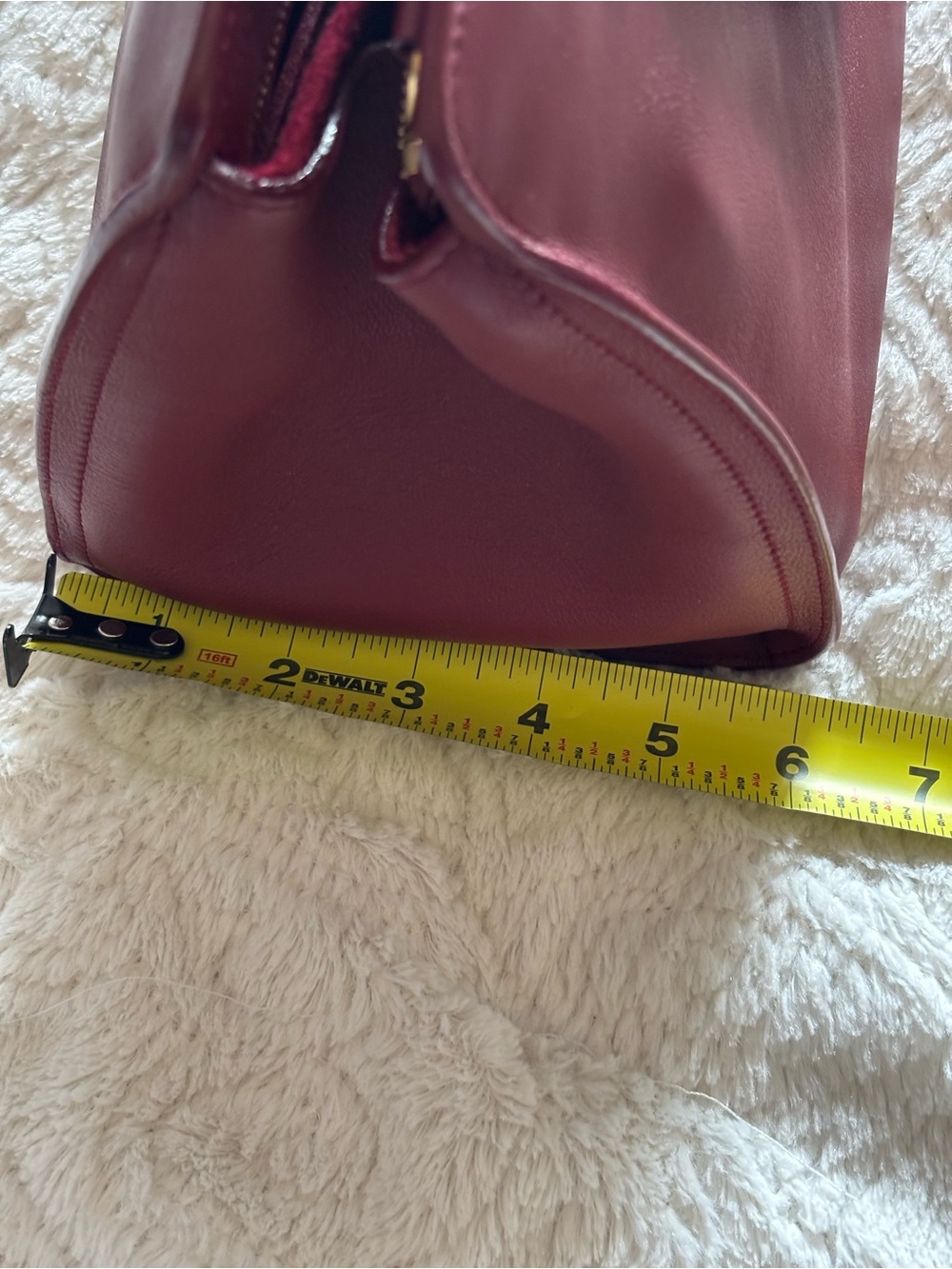 Saint Laurent Cabas in Wine/Gold - Picture 14 of 14